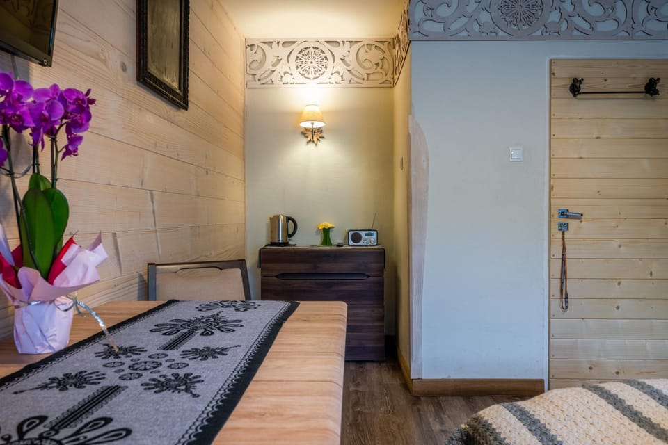 Pokoje z widokiem na góry i Prywatny Domek z zadaszoną altaną - grillem i ogniskiem. Vacation rental in Zakopane