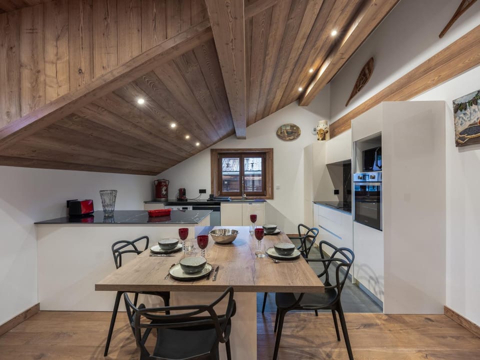 Appartement rénové au centre de Megève avec balcon et parking - FR-1-569-137 Apartment in Megève
