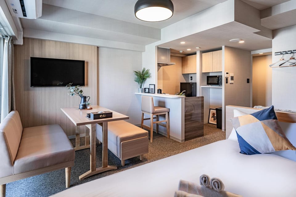 Communal lounge/ TV room, Bed, TV and multimedia, Kitchen or kitchenette, Living room, Photo of the whole room, Seating area, Dining area, Bedroom, minibar, oven