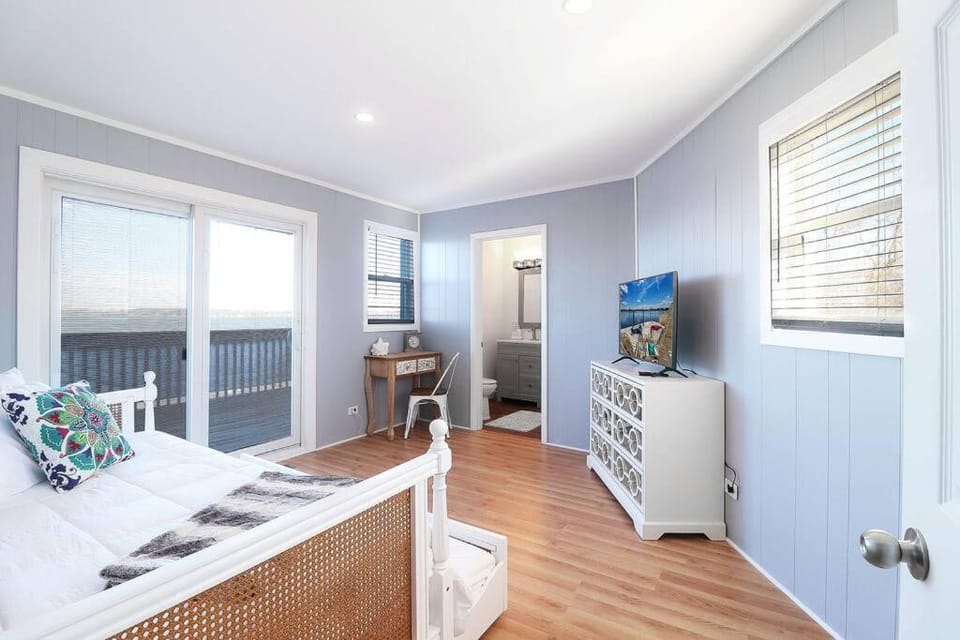Chain O' Lakes Beach Penthouse with Lake Access Apartment in Illinois