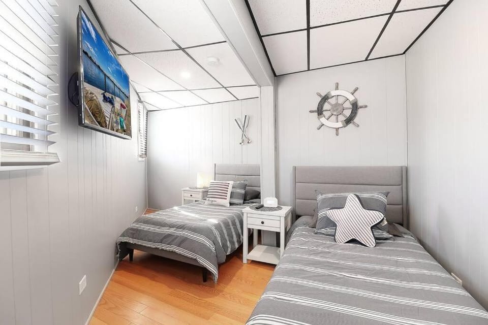 Chain O' Lakes Beach Penthouse with Lake Access Apartment in Illinois