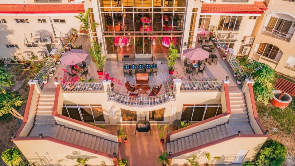 Property building, Restaurant/places to eat