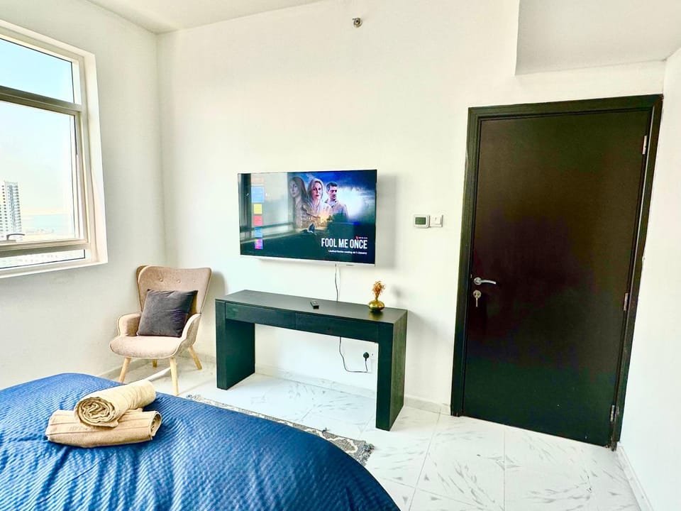 Bed, TV and multimedia, Bedroom, hair dresser