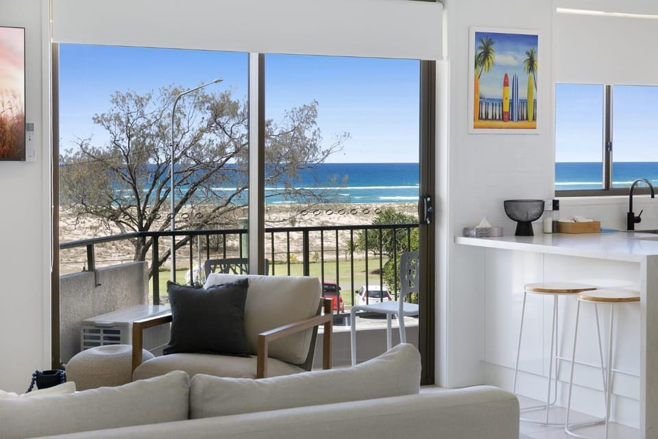 Beachfront Studio with Balcony & Stunning Views Apartment in Tweed Heads