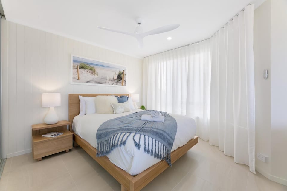 Beachfront Studio with Balcony & Stunning Views Apartment in Tweed Heads