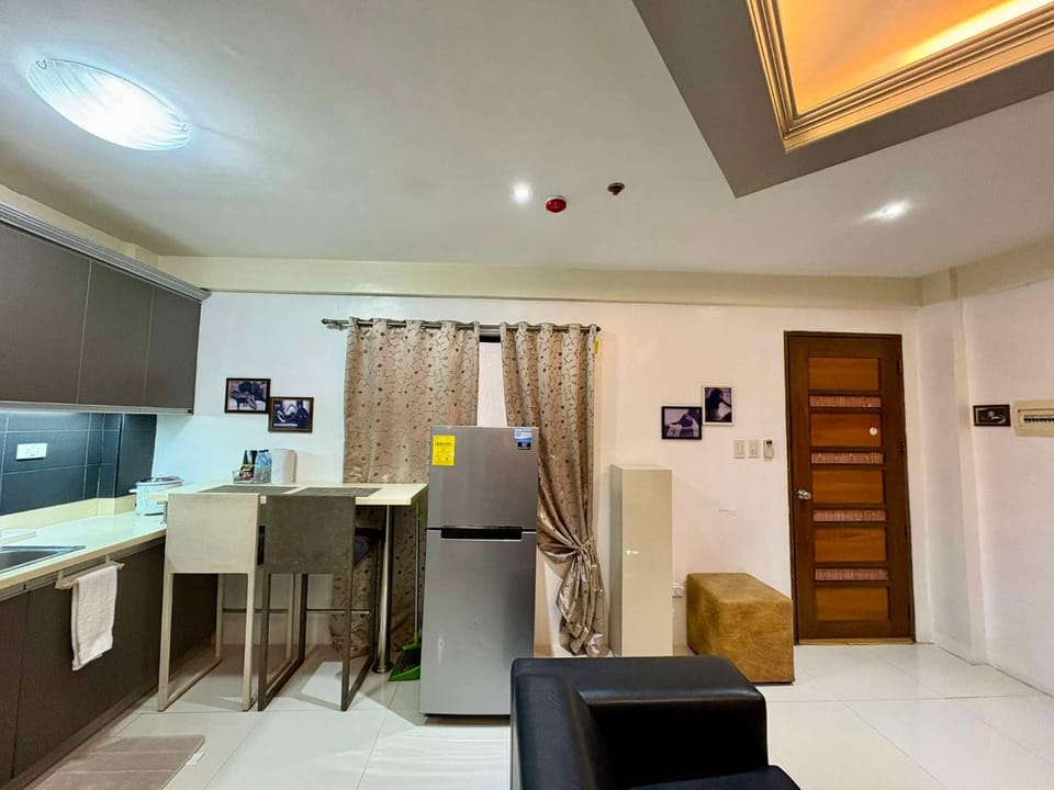Sheryll Escapes - Kandi comfortable studio with fast WiFi & free housekeeping Apartment in Angeles