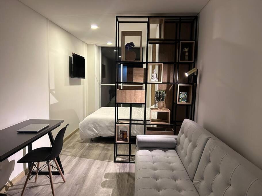 TV and multimedia, Living room, Photo of the whole room, Seating area, hair dresser
