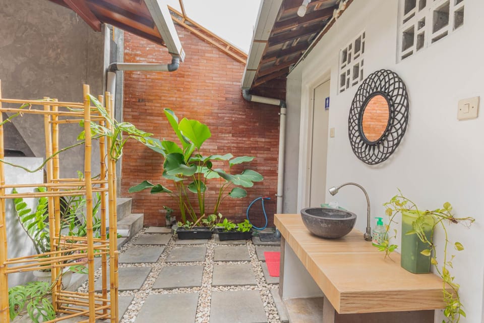 Garden, Area and facilities, Inner courtyard view