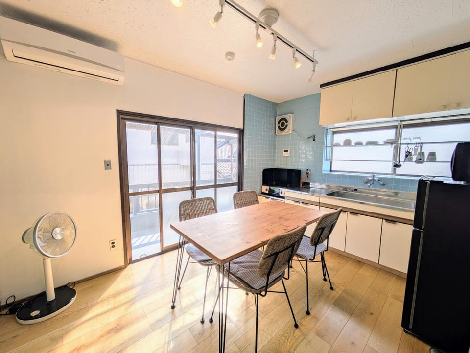 Dining area, kitchen