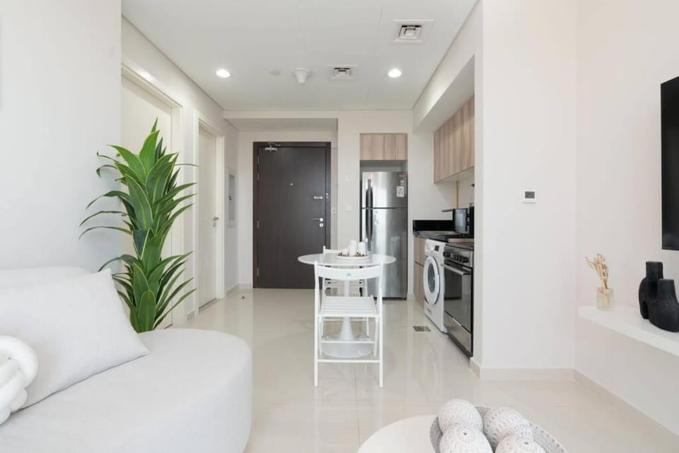 Crème De La Cozy 1 Bedroom Apartment in Dubai