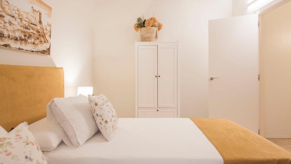 Bed, Photo of the whole room, Bedroom, wardrobe