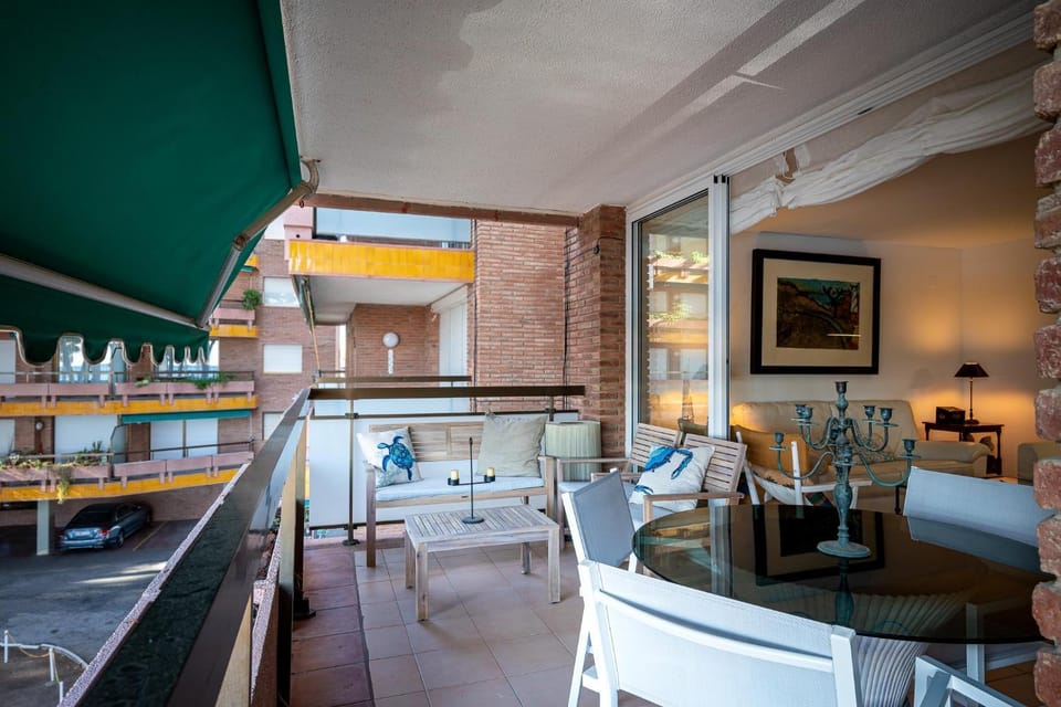 AT135 Els Pins, primera línea, piscina, muy bien equipado Apartment in Torredembarra