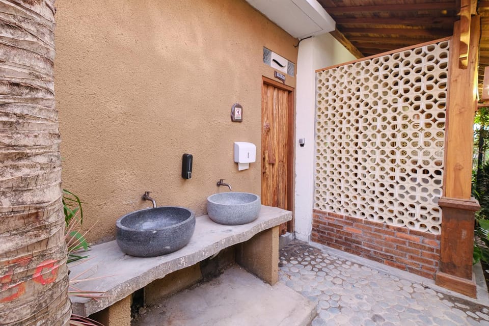 Green Bali Guest House Bed and Breakfast in North Kuta