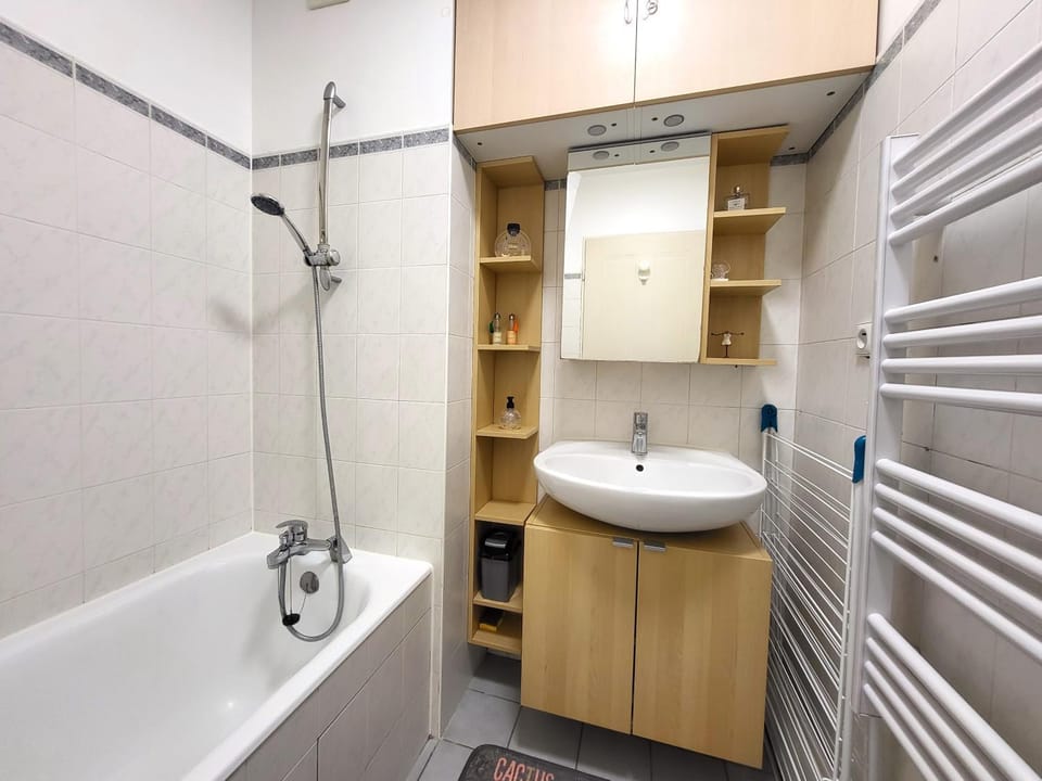 Bathroom, Bath