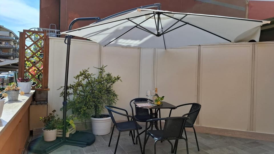 View (from property/room), Balcony/Terrace, Dining area