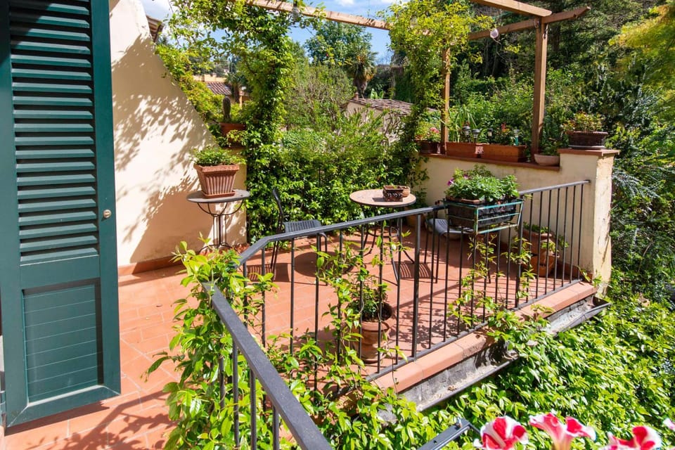 Property building, Balcony/Terrace, Balcony/Terrace