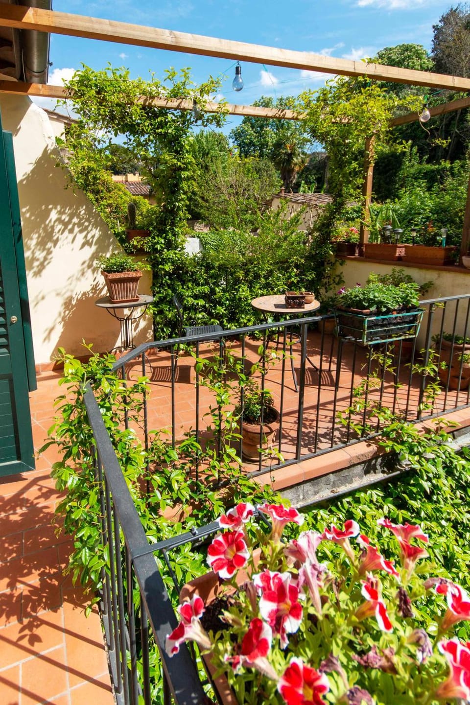 Property building, Balcony/Terrace, Balcony/Terrace