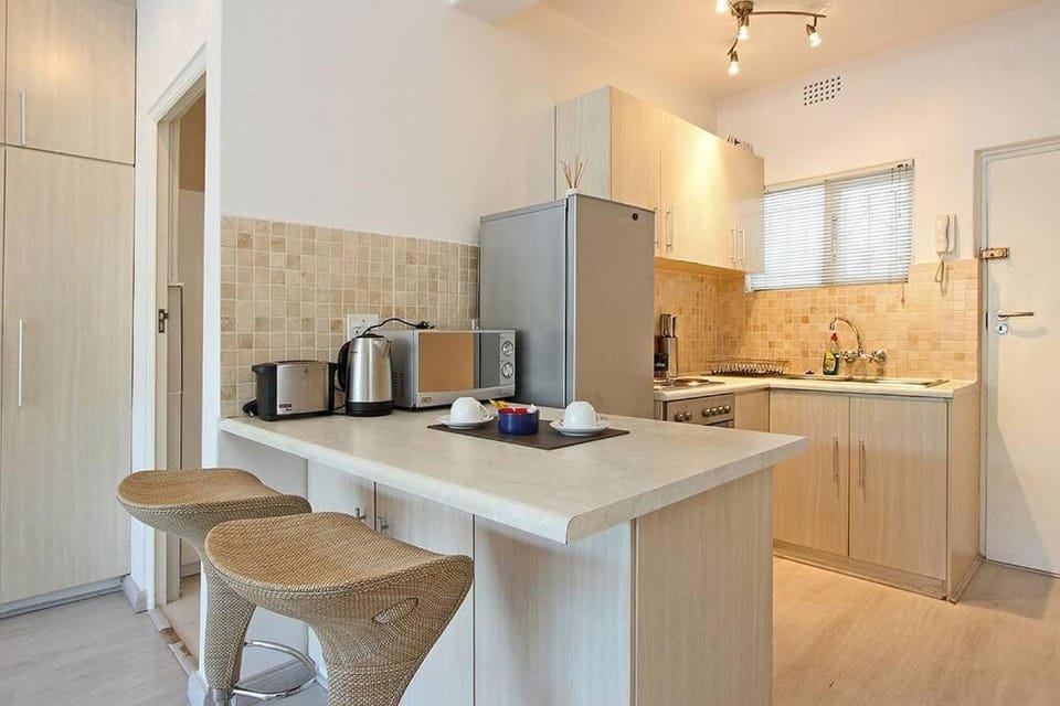 Studio 18 on the Golden Mile next to V&A Waterfront Apartment in Cape Town