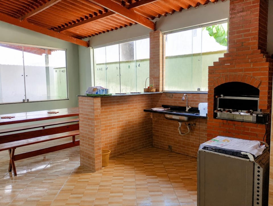 BBQ facilities, Kitchen or kitchenette, stove
