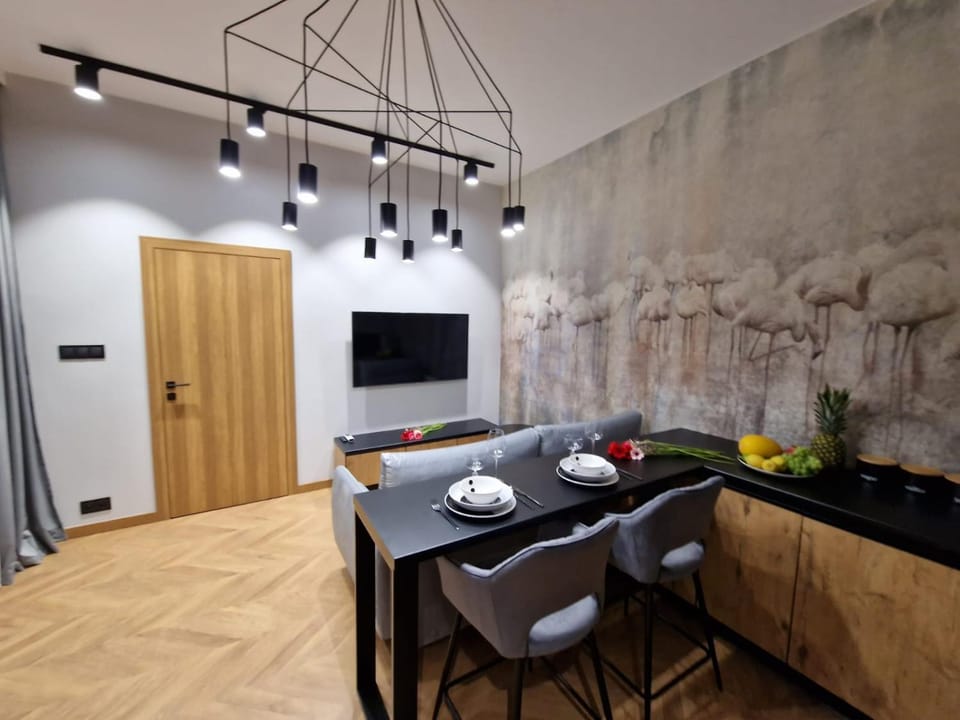 TV and multimedia, Living room, Seating area, Dining area
