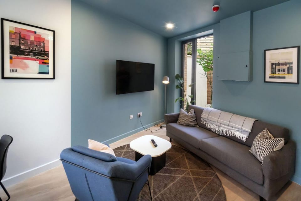 Communal lounge/ TV room, Living room, Seating area
