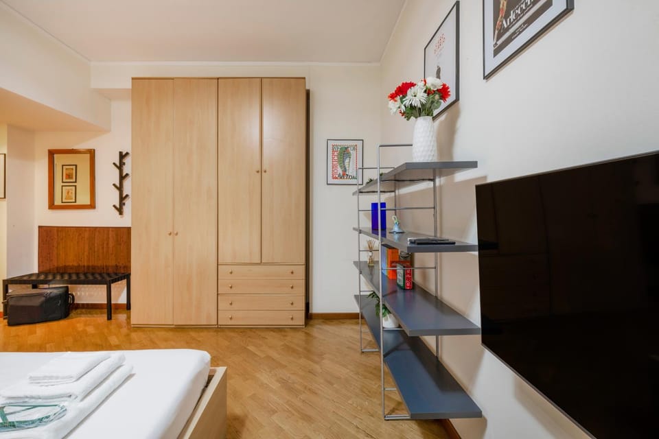 Bed, TV and multimedia, Photo of the whole room, Bedroom, wardrobe
