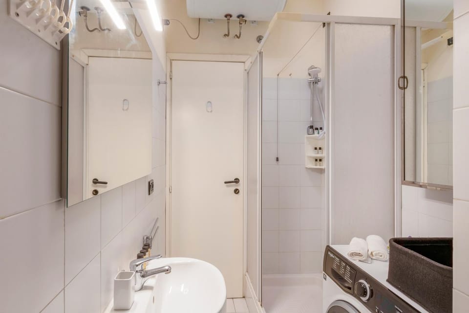 Shower, Bathroom, towels