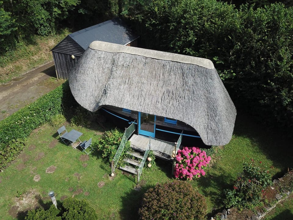 Property building, Natural landscape, Garden, Balcony/Terrace, Garden view