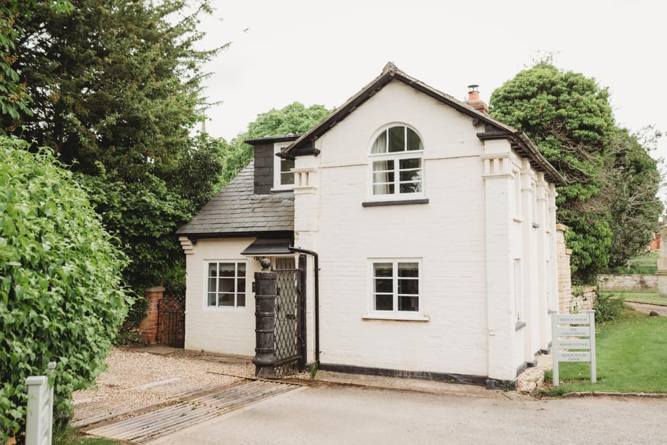 Two Cotswolds Cottages with Heated Pool Apartment in Wychavon District