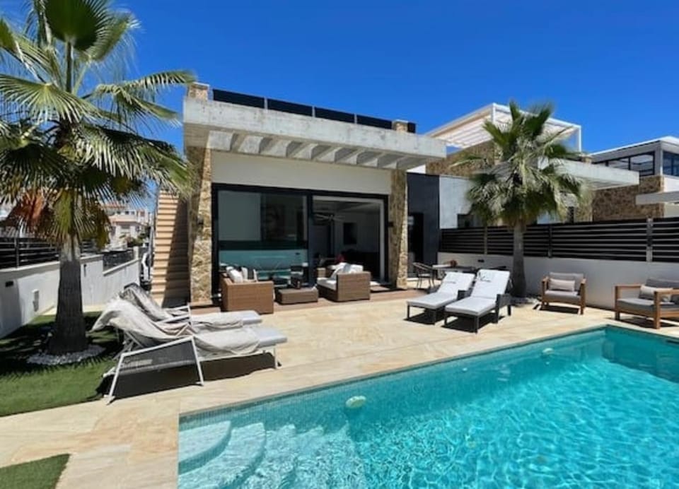 Garden, Garden, Garden view, Garden view, Pool view, Pool view, Swimming pool, Swimming pool, sunbed