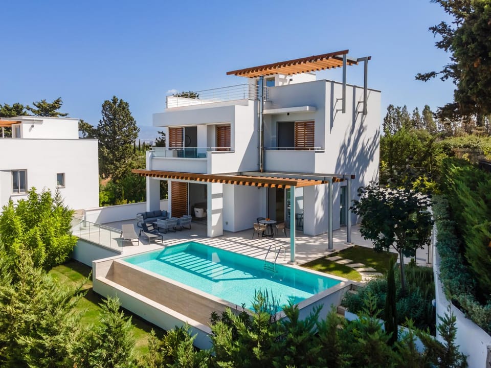 Property building, Facade/entrance, Bird's eye view, Swimming pool