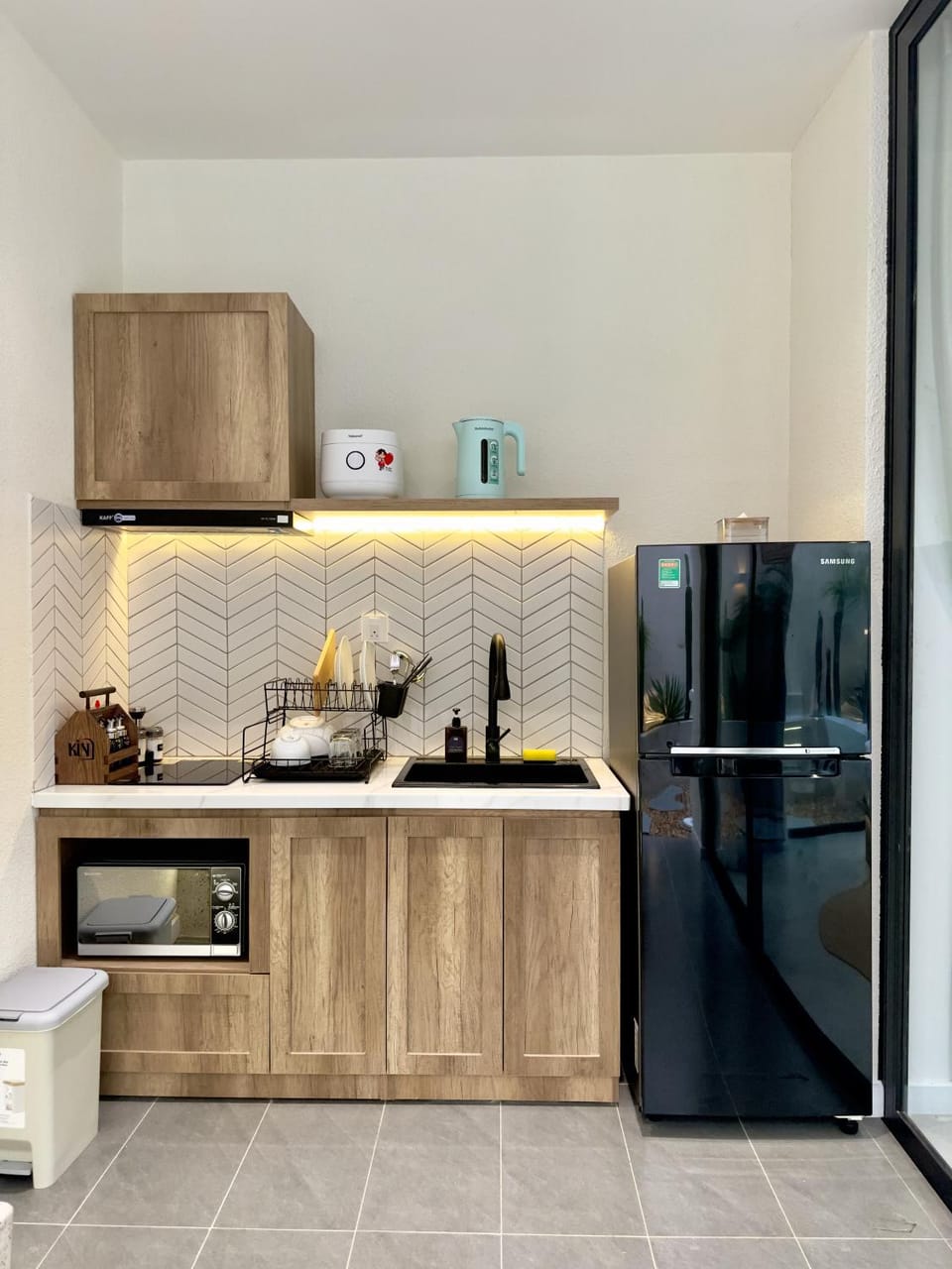 Coffee/tea facilities, Kitchen or kitchenette, group of guests, Family, microwave, minibar, stove