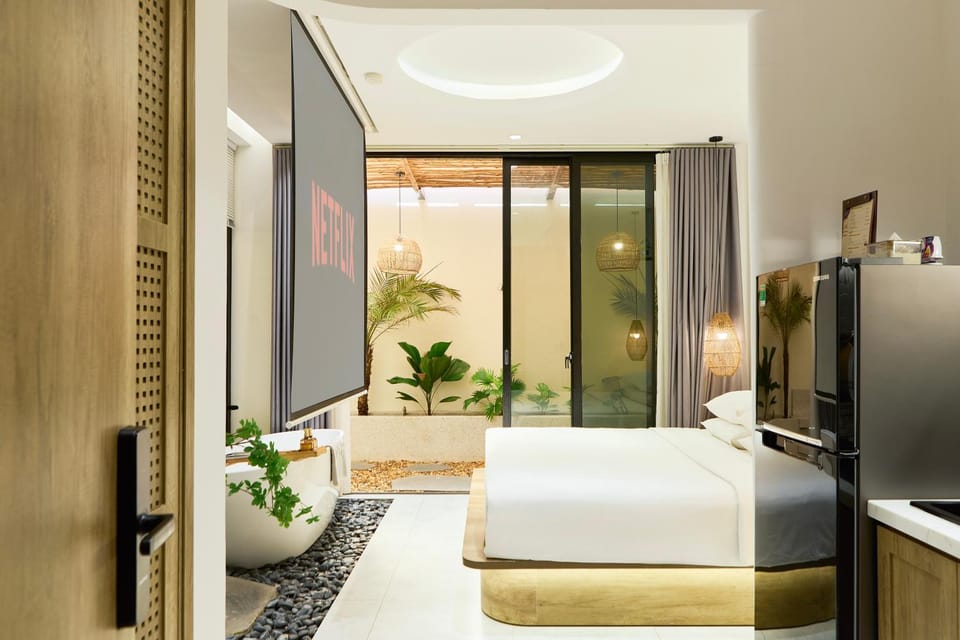 Bed, Photo of the whole room, Seating area, Bedroom, Garden view, Area and facilities, Entertainment, Bath, wardrobe, air conditioner