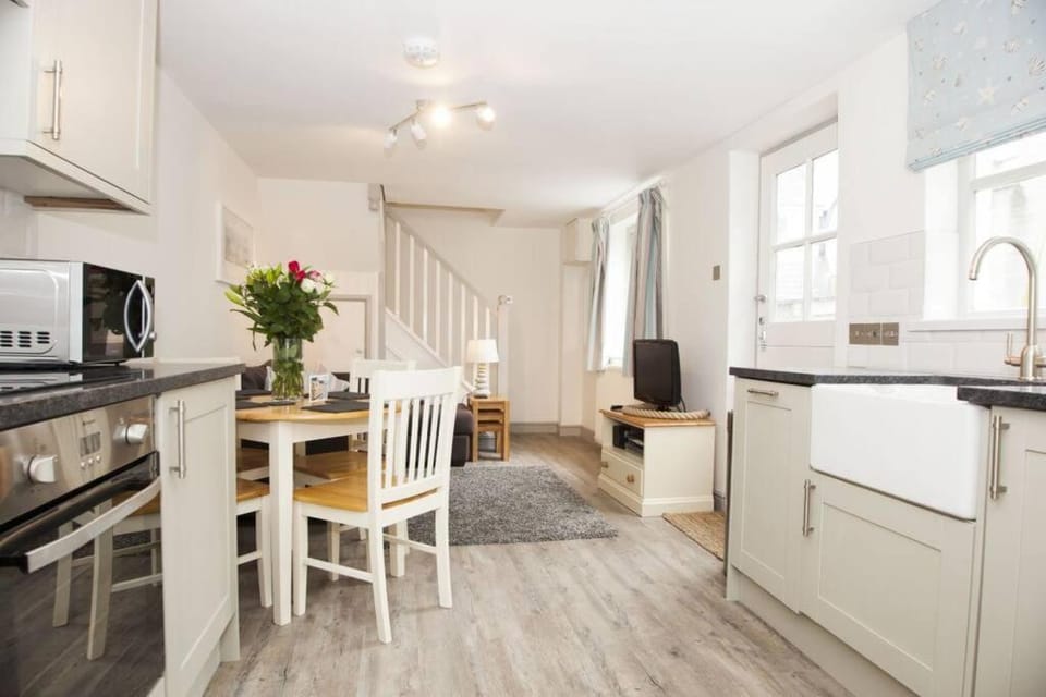 Stunning cosy cottage in old town Padstow sleeps 4 House in Padstow
