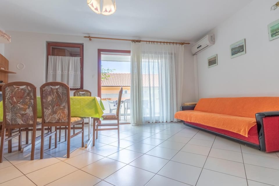 Living room, Dining area, air conditioner