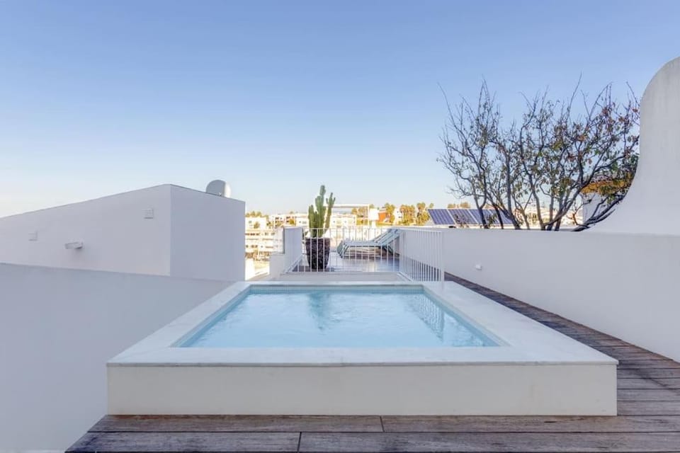 Balcony/Terrace, Pool view, Swimming pool, Swimming pool