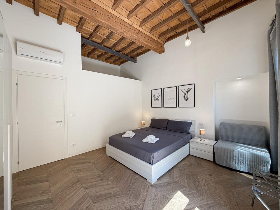 Bed, Living room, Photo of the whole room, Seating area, Bedroom, towels, wardrobe