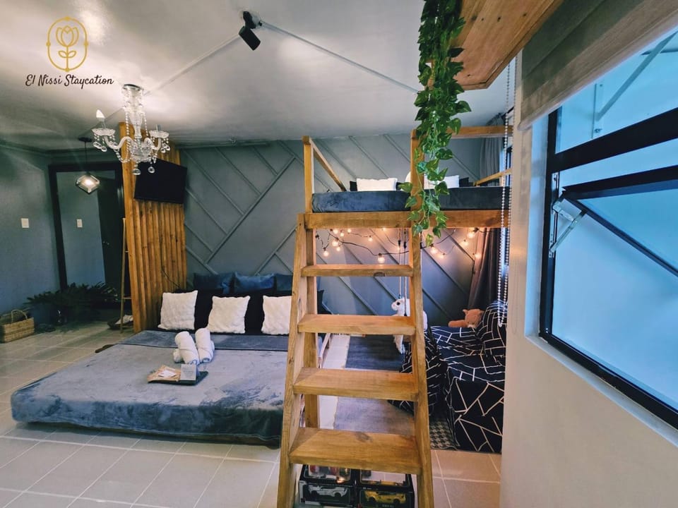 El Nissi Staycation, FAMILY CABIN, CONTEMPORARY CABIN, Enchanted Kingdom Cabin in Santa Rosa