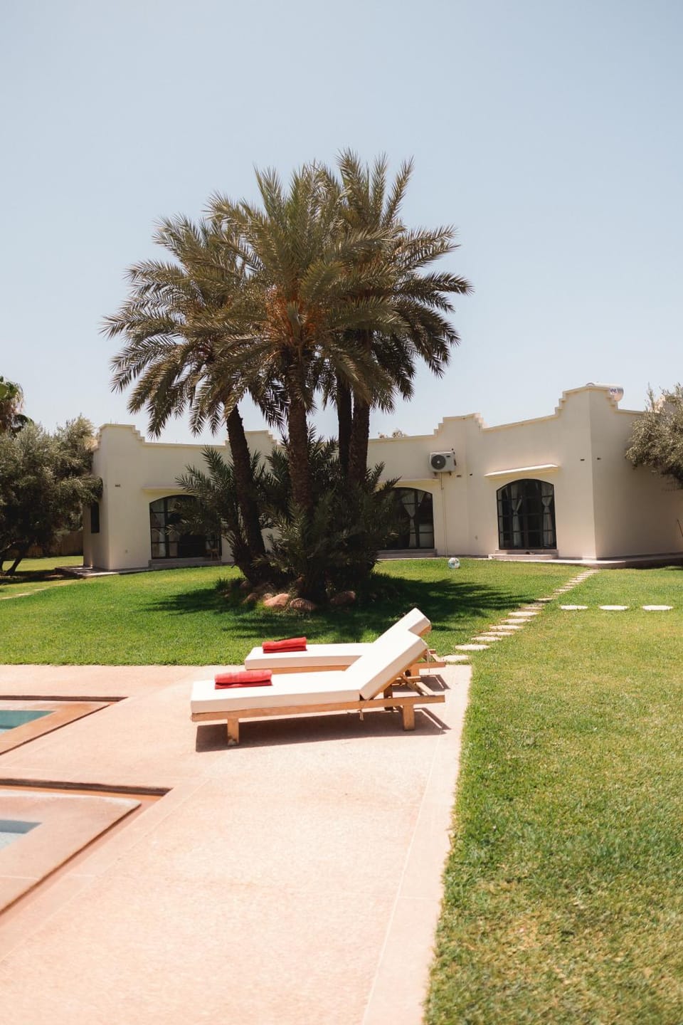 Property building, Garden, Swimming pool