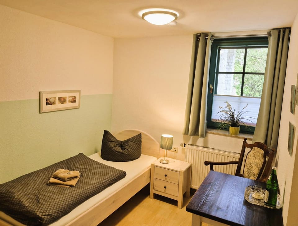 Bed, Photo of the whole room