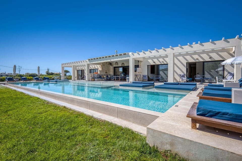 Day, Pool view, Swimming pool, sunbed