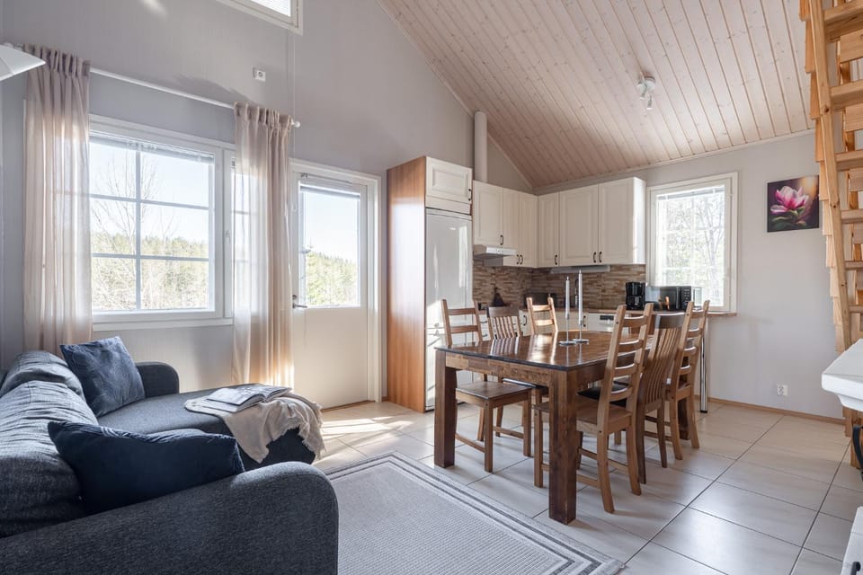 TV and multimedia, Kitchen or kitchenette, Living room, Seating area, Dining area