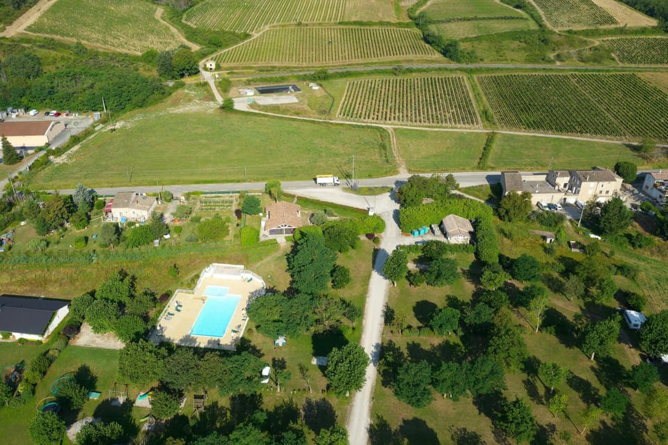 Property building, Bird's eye view, Swimming pool