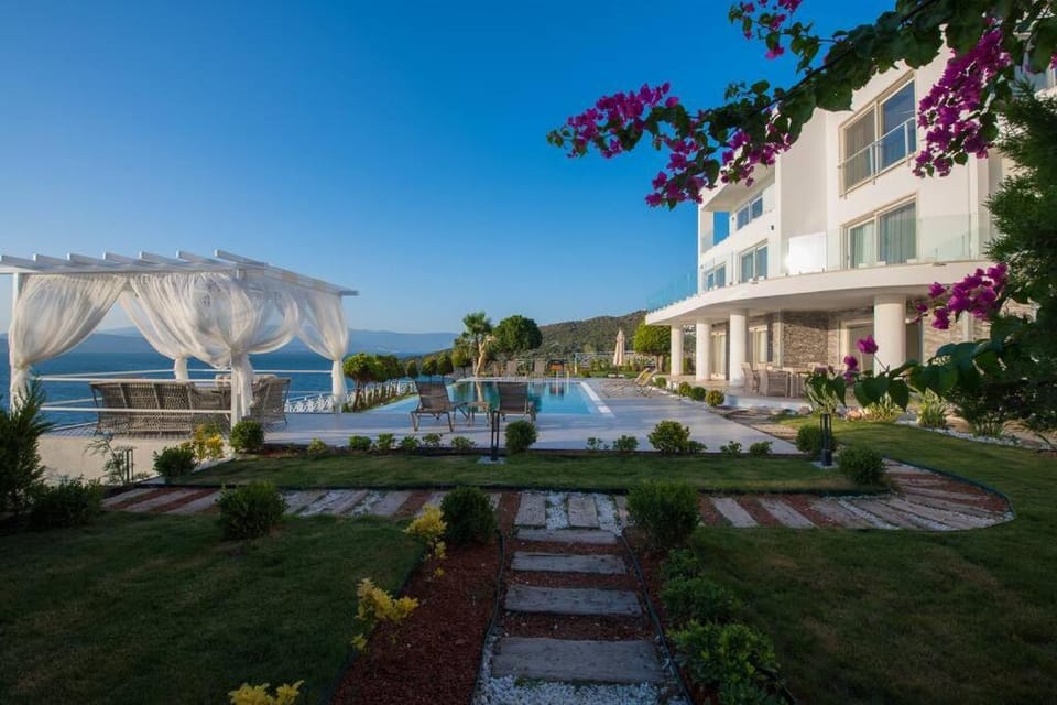 Nearby landmark, Garden, Garden view, Sea view, Swimming pool