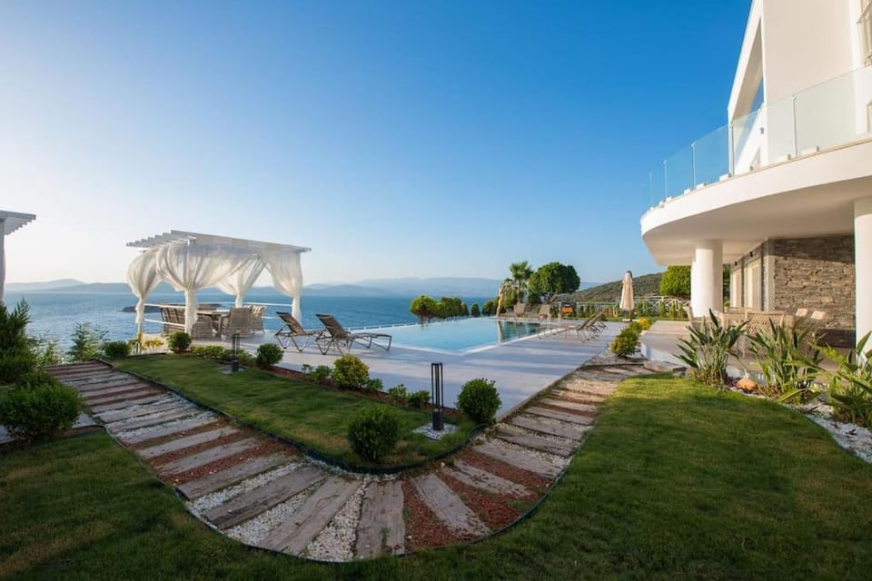 Property building, Patio, Nearby landmark, Garden, Garden view, Pool view, Sea view