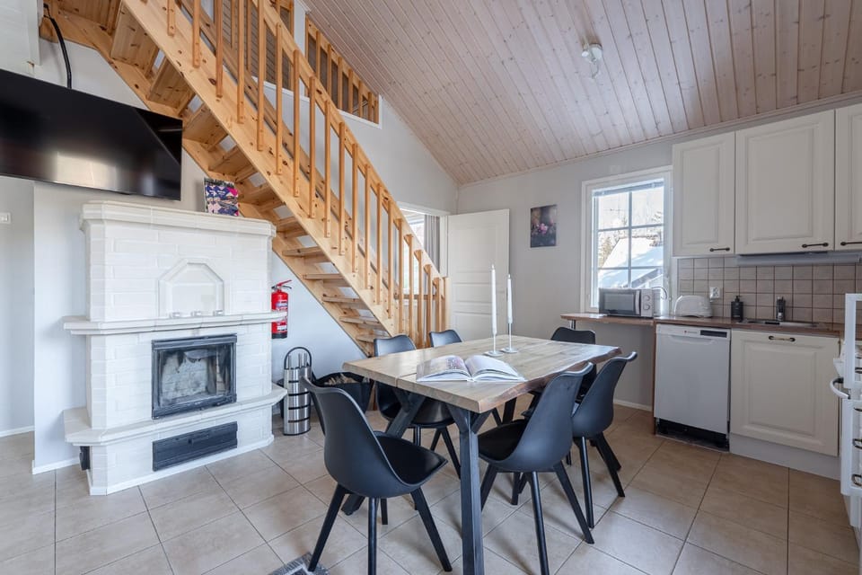 Kitchen or kitchenette, Living room, Seating area, Dining area, dishwasher, stove