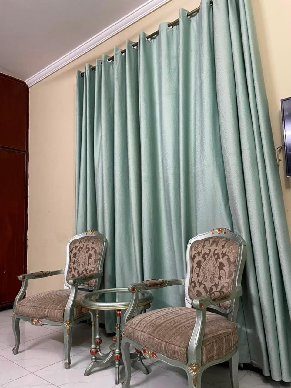 TV and multimedia, Seating area