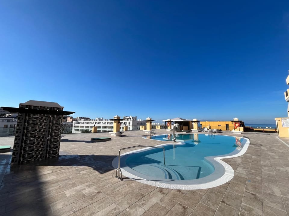 Pool view, Swimming pool, sunbed