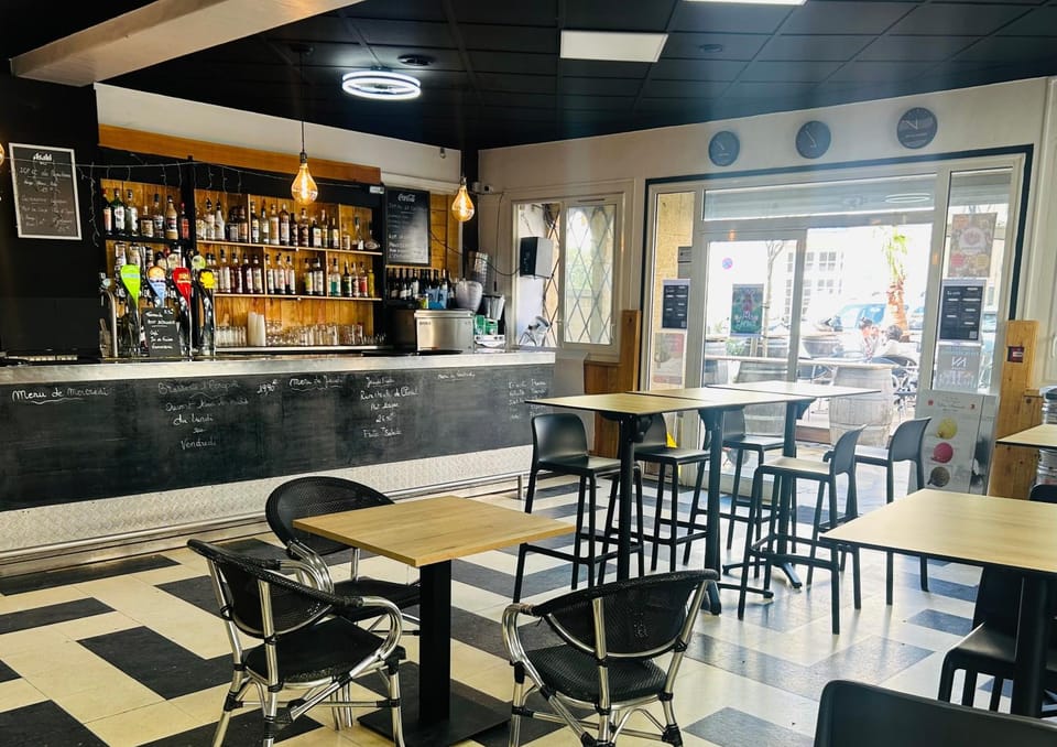 Restaurant/places to eat, Lounge or bar, Lounge or bar, Drinks