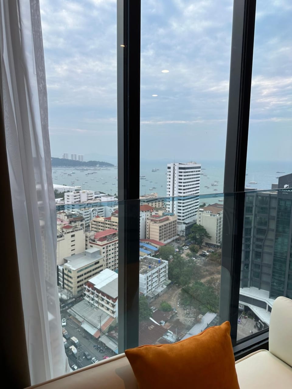 502 Edge 25th floor Sea view with king size bed Apartment hotel in Pattaya City